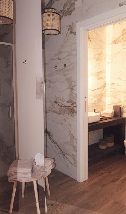 Suite Yenne Cagliari Exteriör bild